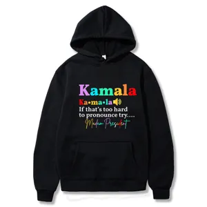 Vista detallada del estampado gráfico con el eslogan Kamala 2024 en la parte frontal.