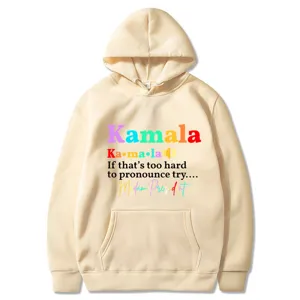 Sudadera con capucha beige con eslogan colorido de Kamala y estampado de texto para uso diario.