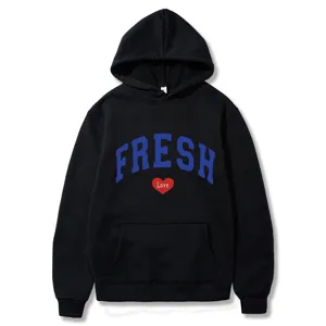 Schwarzer Kapuzenhoode für Damen und Herren, Streetwear Stil mit frischem Print.