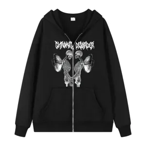 Detailansicht des schwarzen Zip-Hoodies mit gotischem Skelett-Schmetterlingsflügel-Print.