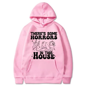 Sweat à capuche rose décontracté avec un imprimé graphique d'horreur d'Halloween et coupe ample.