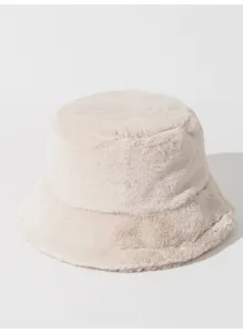 Vista detallada de un gorro de pescador de pelo sintético beige para invierno.
