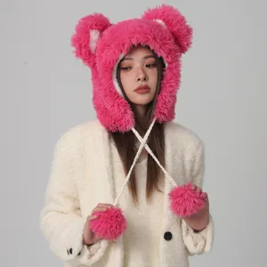 Niedliche rosa Plüschbärenohren-Mütze mit Bommeln für winterliche Wärme und Stil.