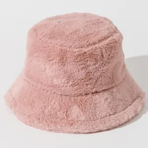 Cappello bucket in ecopelliccia rosa caldo e morbido perfetto per attività invernali