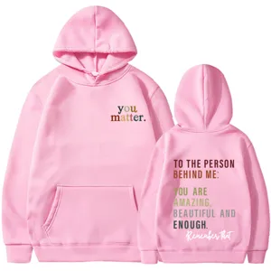 Felpa con cappuccio rosa motivazionale con stampa di lettere, stile casual e confortevole.