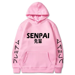 Sweat à capuche rose en molleton avec imprimé SENPAI sur le devant et manches japonaises.