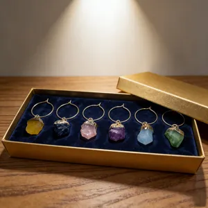 Ensemble de 6 marqueurs de verre à vin en cristal brut naturel coffret cadeau doré.