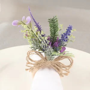 Portatovaglioli con fiori artificiali rustici, lavanda e fiocco in juta per la decorazione