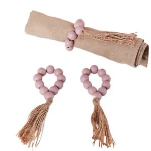 Servilleteros de cuentas de madera con borlas de yute, elegante decoración de mesa.