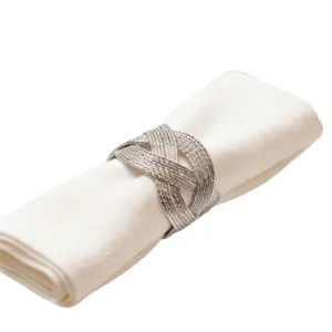 Porte-serviette tressé argenté, anneau en métal pour la décoration de table d'hôtel.