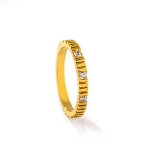 18K Verguld Roestvrij Stalen Tandwiel Plaveide Zirkonia Ring Detail Foto Mode Sieraden