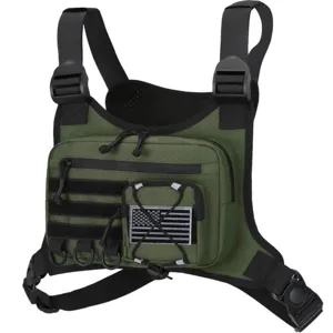 Tactical chest rig Detailansicht mit strapazierfähigem grünem Stoff und stabilen Schnallen.
