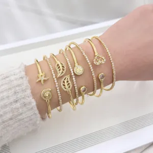 Set di Anelli e Bracciali a Serpente in Zirconia con Design di Nicchia Placcato in Oro 18K Argento Osso di Serpente Bracciale Aperto Gioielli di Moda per Donna Regalo