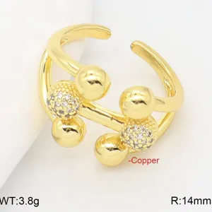 Raffinato anello aperto in rame con pietre scintillanti e design sferico molto elegante.