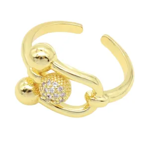 Anello aperto regolabile bagnato oro stile europeo con sfere in zircone e catena.