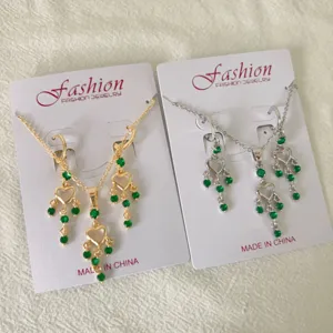 Élégant ensemble de bijoux collier boucles d'oreilles zircon vert cœur gland mode femme