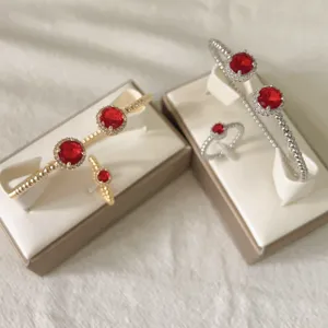 Oro argento rosso zircone perlinato bracciale e anello set di gioielli regalo elegante