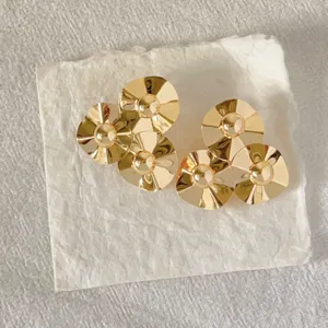Vergoldete Edelstahl Ohrringe mit mehreren runden geometrischen Discs, Vintage Schmuck.