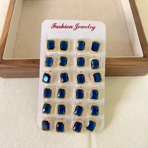 Set di orecchini a perno rettangolari in zirconia blu, gioielli alla moda ed eleganti.