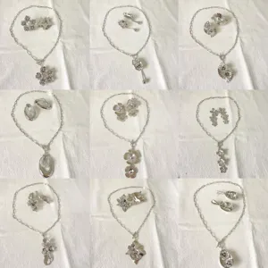 Edelstahl Halskette und Ohrringe Set mit OT Verschluss, Blumen und geometrischer Schmuck.