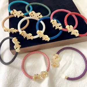 Buntes geflochtenes Lederarmband mit goldenem Diamant Schmetterlingsverschluss Modeschmuck