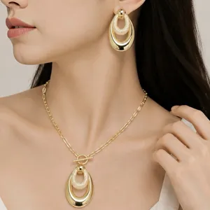 Luxuriöse 18 Karat Vergoldete Edelstahl Blumen Halskette Und Ohrringe Schmuckset Für Damen OT Schnalle Floral Bankett Schmuck
