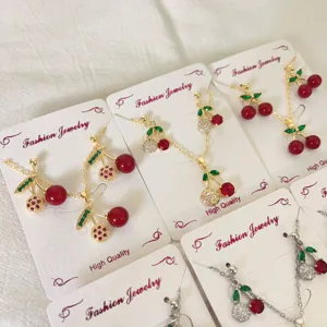 Niedliche Kirsch Ohrringe Halskette Set süßer Modeschmuck für Damen Alltagsmode Geschenk