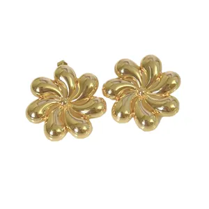 Orecchini a lobo da donna in metallo dorato, design floreale con petali a onda per feste.