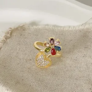 Prachtige koperen zirkonia bloem hart open ring mode vrouwen sieraden detailfoto