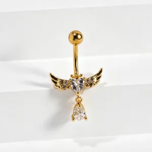 Anello da ombelico in acciaio inox dorato con cuore di cristallo e ciondolo con ali d'angelo.