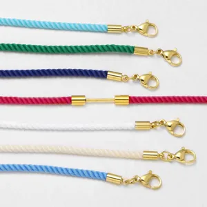 Accesorios de cordón de collar DIY trenzados coloridos hechos a mano con cierres dorados.