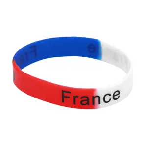 Silikonarmband mit Frankreich Thema in blau weiß rot Farben, langlebiges Accessoire.