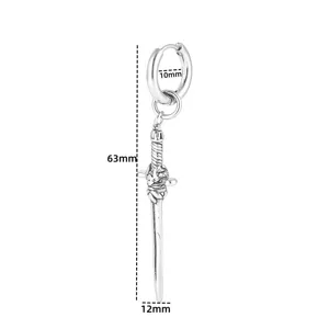 Orecchini a cerchio con pugnale spada vintage punk in argento con ciondolo dettagliato