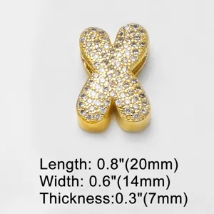 Detaillierte Ansicht des funkelnden Zirkonia Buchstaben X Anhängers für DIY Schmuck.