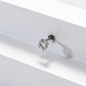G23 Titan Labret Piercing Schmuck Detail, Marquise Zirkonia Kristall Cluster Design.