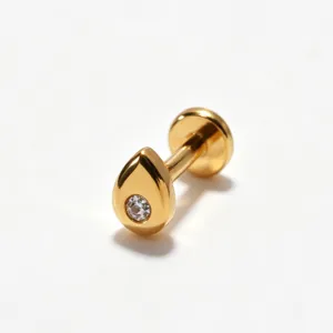 Goldfarbenes Titan Labret Piercing Stecker mit Tropfen Zirkonia für Lippe und Ohr Schmuck.