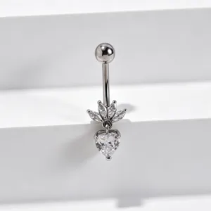 Piercing per ombelico in acciaio inox con zirconi, design ad ali e pendente a cuore.