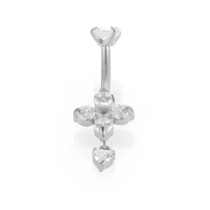 Vista detallada del piercing para ombligo de acero con racimo de flores y corazón.