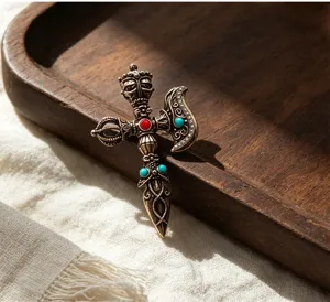 Spilla antica ascia Dorje Phurba tibetana stile etnico accessorio abbigliamento retro