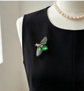 Vintage green crystal cicada brooch transparent wing insect pin for women suit coat