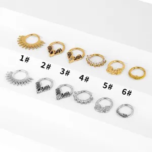 Detailansicht verschiedener Piercingringe und Septum Clicker aus rostfreiem Edelstahl