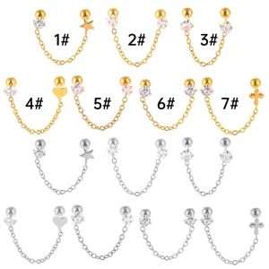 Vue détaillée de boucles d'oreilles double chaîne en acier inoxydable avec des zircones.