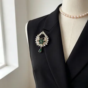 Vintage court style emerald wreath brooch with water drop pendant, elegant coat accessory.