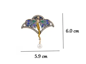 Vintage geëmailleerde elfen broche detail, elegant bloem elf ontwerp met parels en strass.