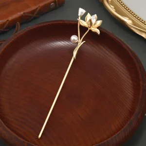 Elegante Lotus Perlen Haarnadel, goldener Vintage Haarschmuck im chinesischen Stil.
