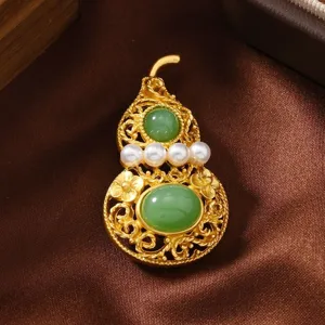 Spilla a zucca cava in oro opaco con giada verde e perle, perfetta per abiti tradizionali cinesi.