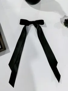 Fermaglio per capelli con fiocco in raso nero e nastri lunghi per acconciature balletcore
