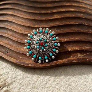 Broche soleil style ethnique tibétain vintage pour femme, alliage vieilli fausses turquoises.