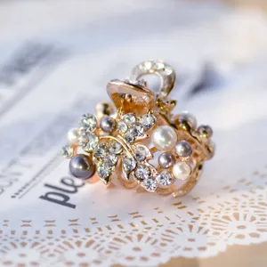Mini pearl rhinestone hair claw clip, floral metal hair accessories for cute daily hairstyles.