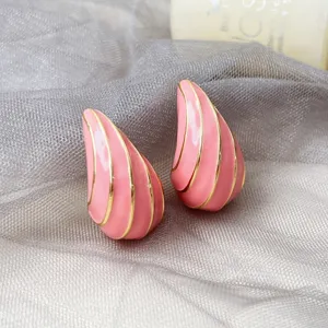 Elegante rosa emaillierte Tropfen Ohrringe mit schicken goldenen Linien fur Damen Schmuck